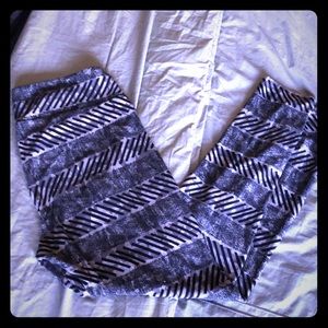 LuLaRoe leggings. TC. Black geometric. Super cozy